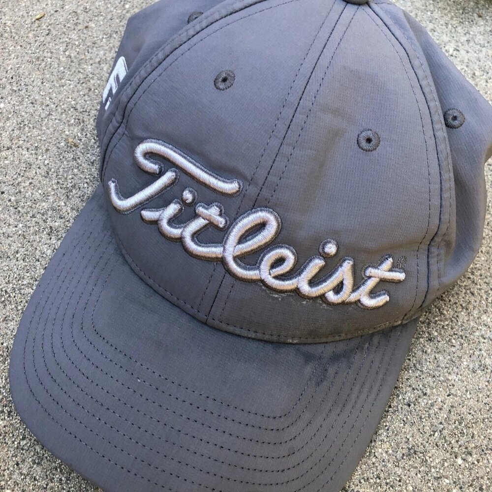 TITLEIST Pro V1 Golf Hat Men's Grey Moisture Wicking Adjustable Cap Lightweight‌ - Picture 8 of 9